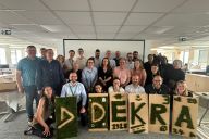 Ambiance zen et collaborative pendant l’atelier Fresque Végétale organisé par MadCityZen. | © MadCityZen